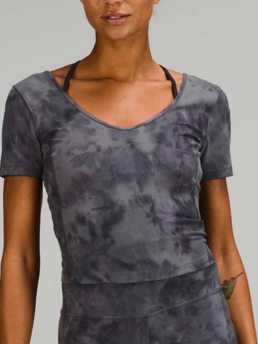 Lululemon Align T-Shirt
Diamond Dye Pitch Grey Graphite Grey
Size 6